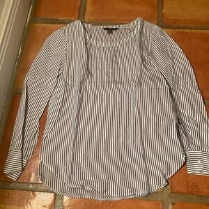 Banana Republic Women's Blue and White Long Sleeve Blouse